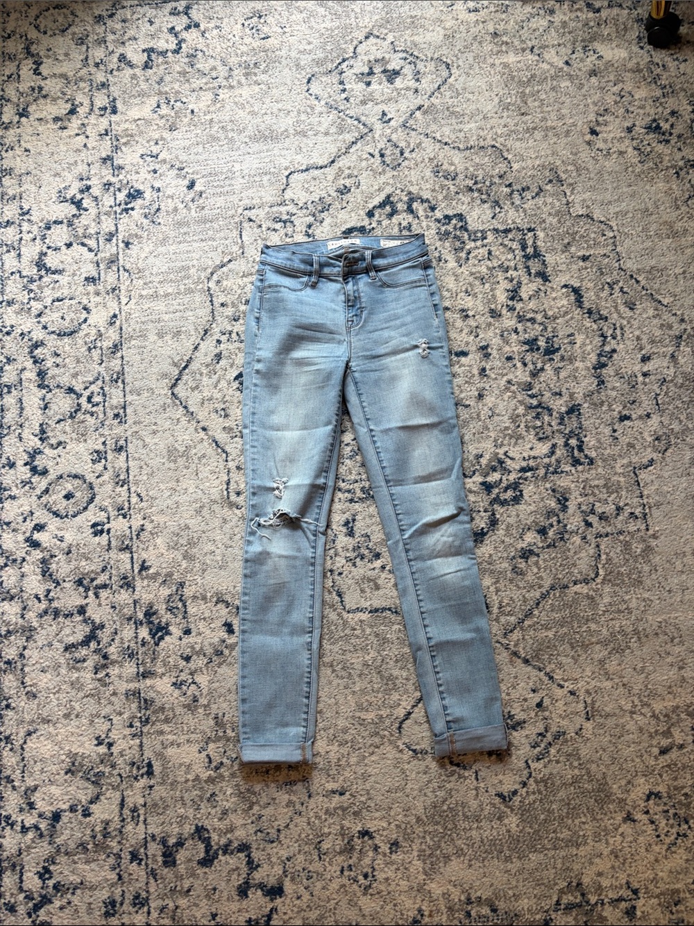 Light Wash Distressed Women's Skinny Jeans
